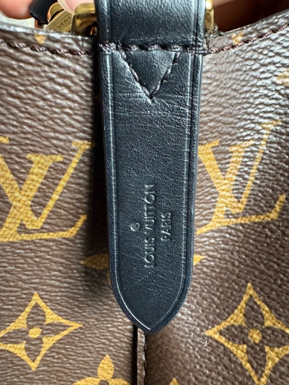 Louis Vuitton Brown Monogram Drawstring Bucket Bag w/ Black Strap Authenticated - Picture 6 of 10